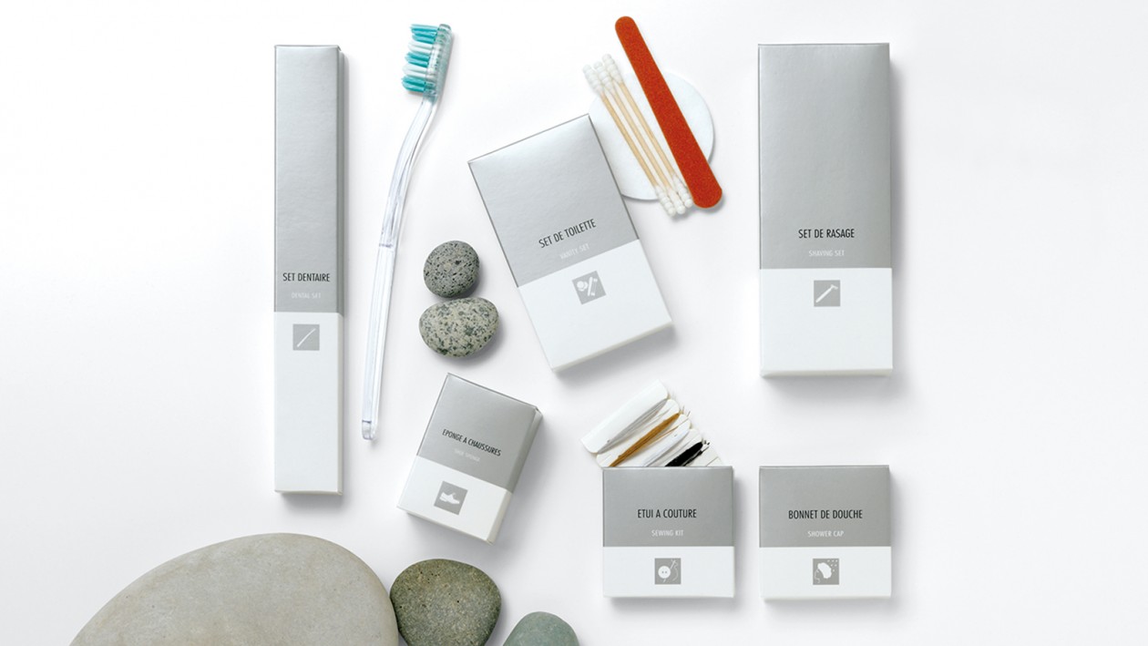 Occean-accessories-line occean silver and white packaging nail file cotton bud toothbrush
